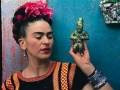 Nickolas Muray, Frida with Olmec figurine