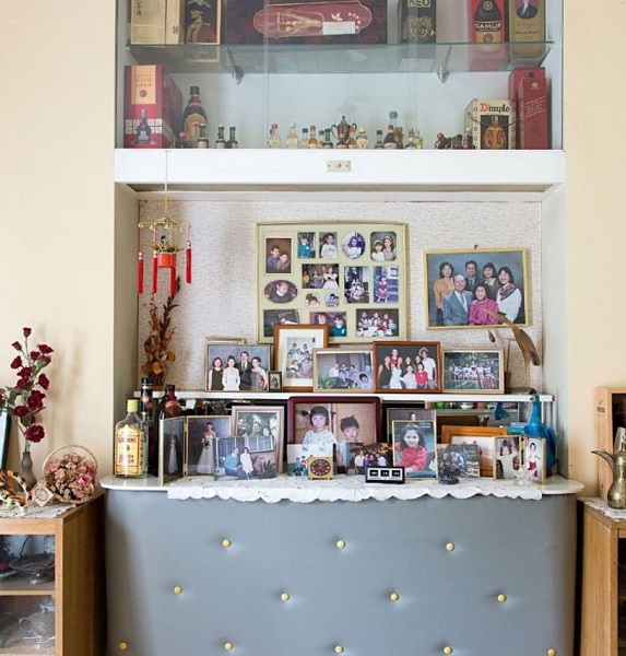 Pia Johnson, Family Portrait Wall